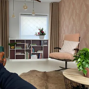 https://charmante-stadswoning-aan-groen-kwartier.hotelsghent.com
